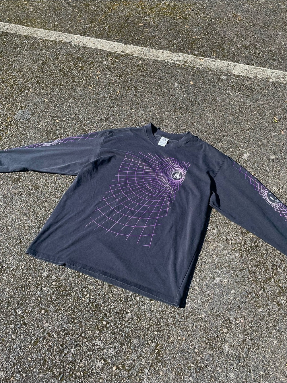 Nike ACG “Manhole” long sleeve Size XL - Picture 3 of 3
